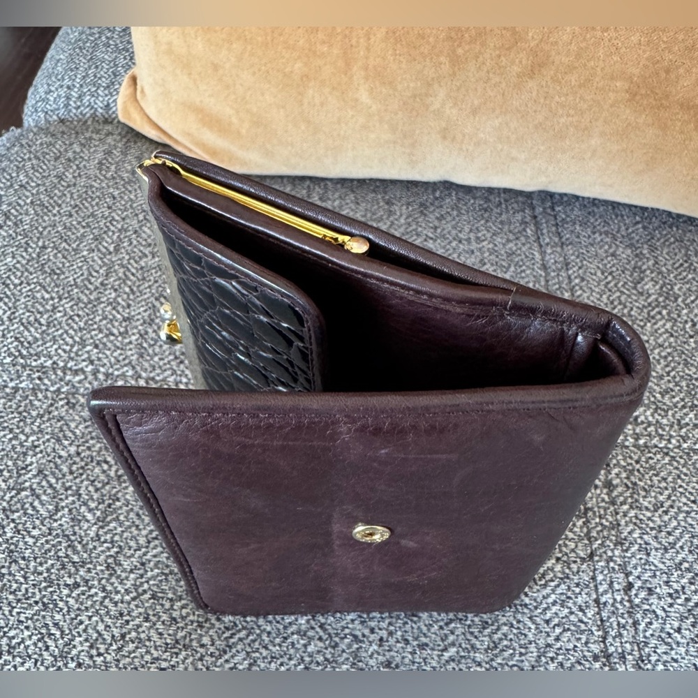 Bally Two-Tone Leather Kiss-lock Wallet - Picture 9 of 14